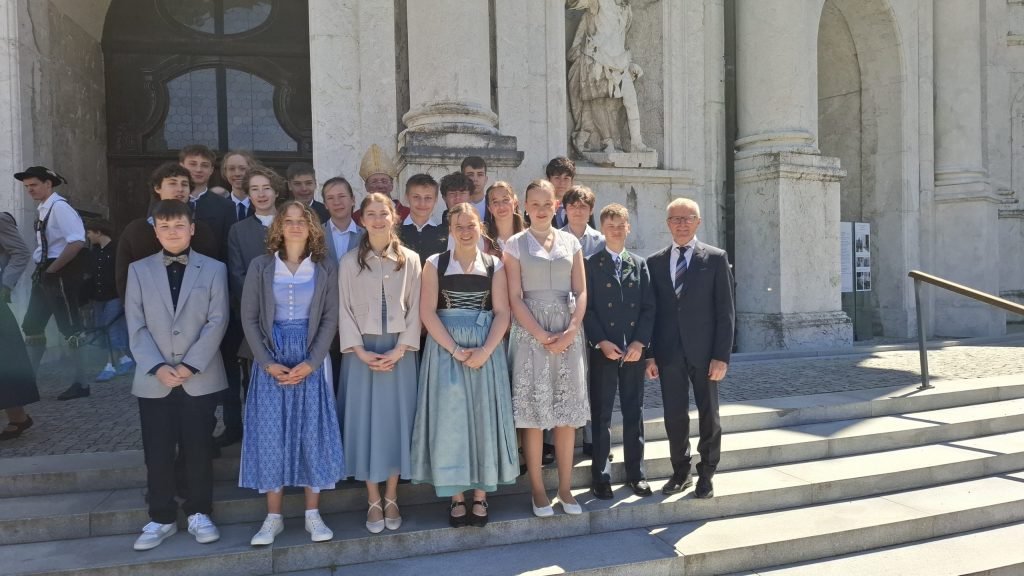 Heute durften 18 Schülerinnen und Schüler der achten und neunten Klasse... 22.05.2026