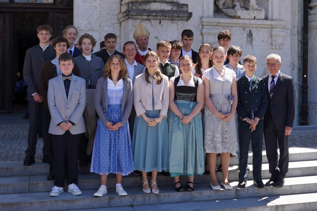 Heute durften 18 Schülerinnen und Schüler der achten und neunten Klasse... 22.05.2026
