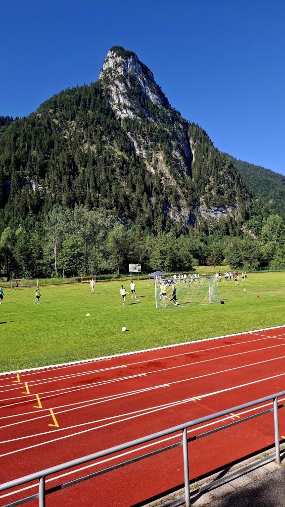 Heute fand bei strahlendem Sonnenschein und hochsommerlichen Temperaturen unser Sport- und Spieletag ... 25.06.2026