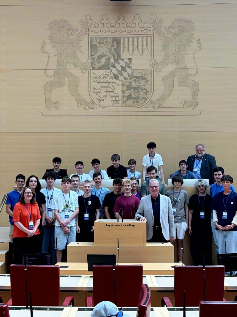 Auf Einladung des Landtagsabgeordneten Florian Streibl besuchte unsere 10. Klasse heute ... 19.06.2026